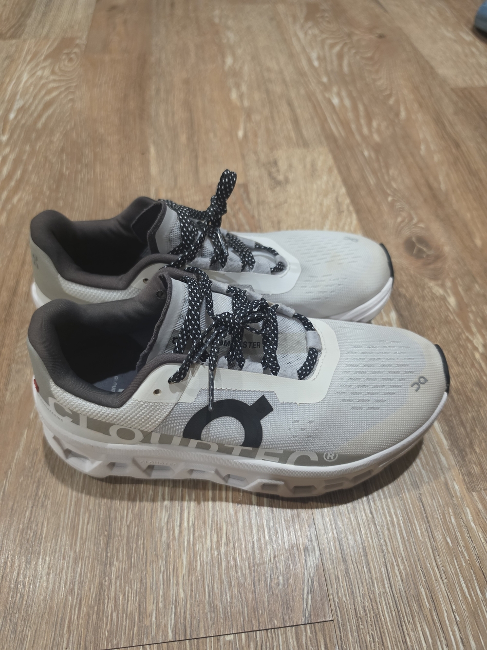On Running Kids Cloudswift Lightweight White/Gray Sneakers- PRISTINE CONDITION